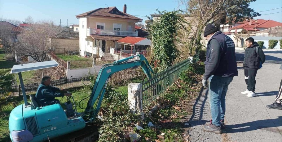 Επέμβαση στο Πλαγιάρι με ρίψη επικίνδυνου τοιχίου και καθαρισμό