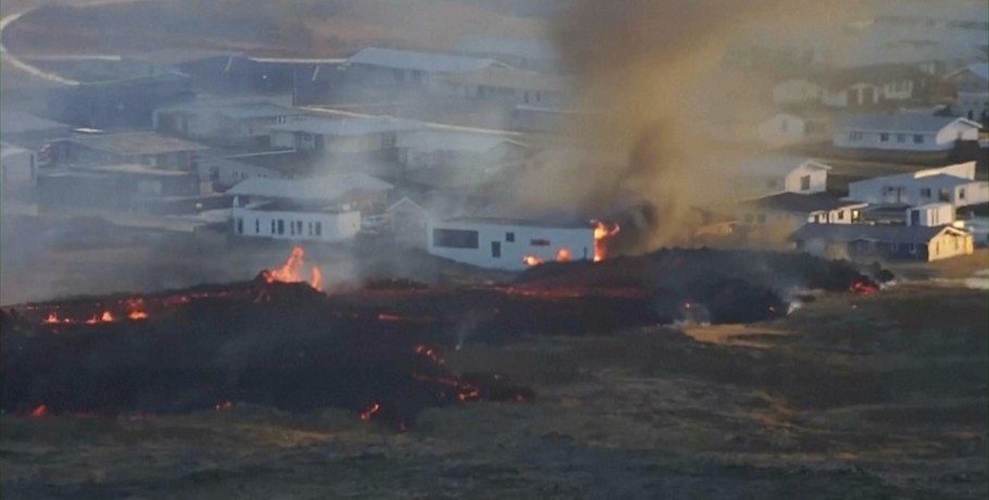 Ισλανδία: Το «χειρότερο σενάριο» μετά την έκρηξη του ηφαιστείου, η λάβα έκαψε σπίτια
