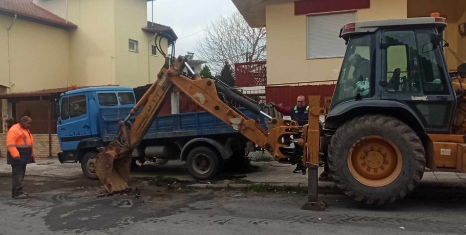 ΔΕΥΑ Δήμου Πέλλας: Αποκατάσταση ζημίας πριν συμβούν...χειρότερα! (φώτος)