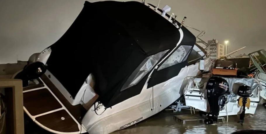 Ρόδος: Ανεμοστρόβιλος αναποδογύρισε σκάφη, απίστευτες εικόνες