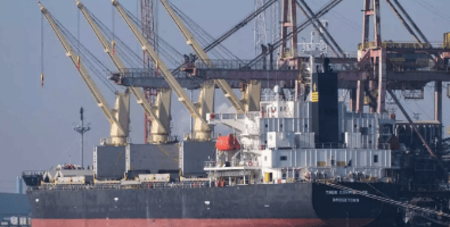 Υεμένη: Εκκενώθηκε και πλέει ακυβέρνητο το φορτηγό πλοίο που χτύπησαν οι Χούθι – Η ανακοίνωση της πλοιοκτήτριας εταιρείας