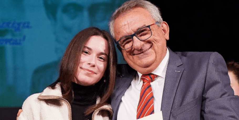 Κώστας Δεληγιαννίδης: Ευτυχισμένος παππούς που βράβευσε την εγγονή του για πανελλήνια επιτυχία