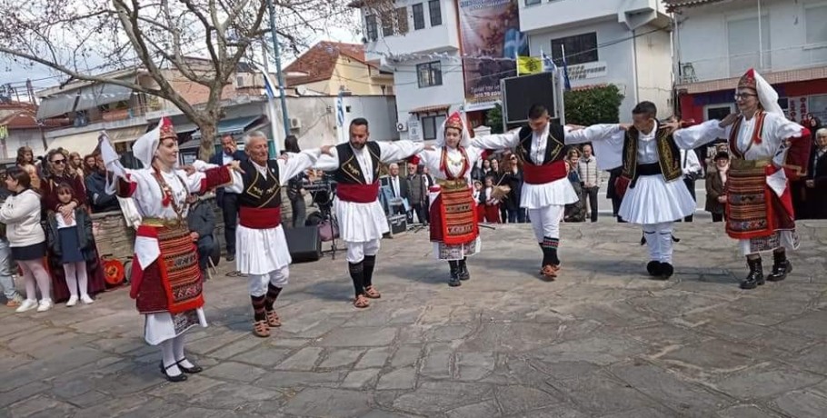 Κρύα Βρύση: Με παραδοσιακούς χορούς γιορτάστηκε η εθνική εορτή