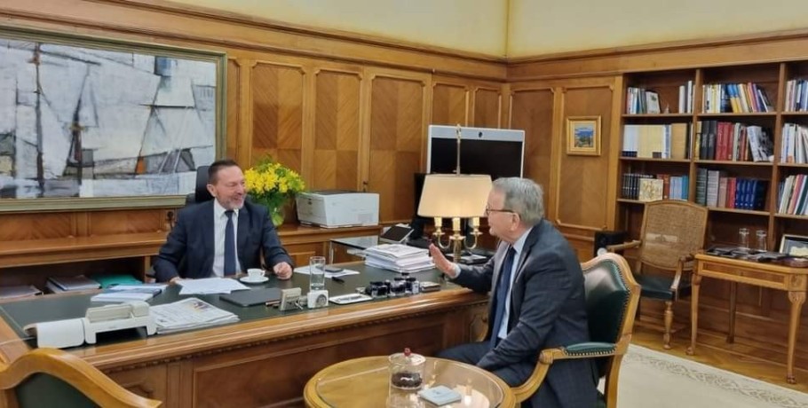 Συνάντηση Καρασμάνη με τον Διοικητή της Τράπεζας της Ελλάδος