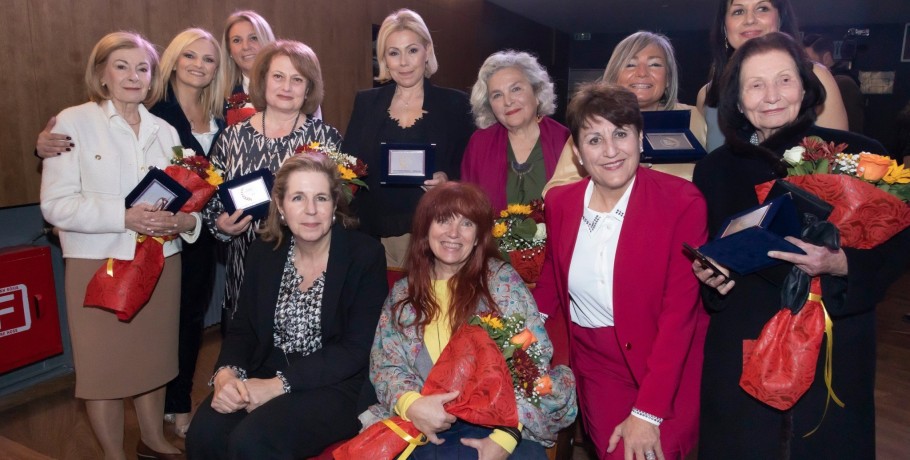 Λάμψη και συγκίνηση στα Βραβεία «Καλλιρρόη»- Ποιες επώνυμες γυναίκες τιμήθηκαν