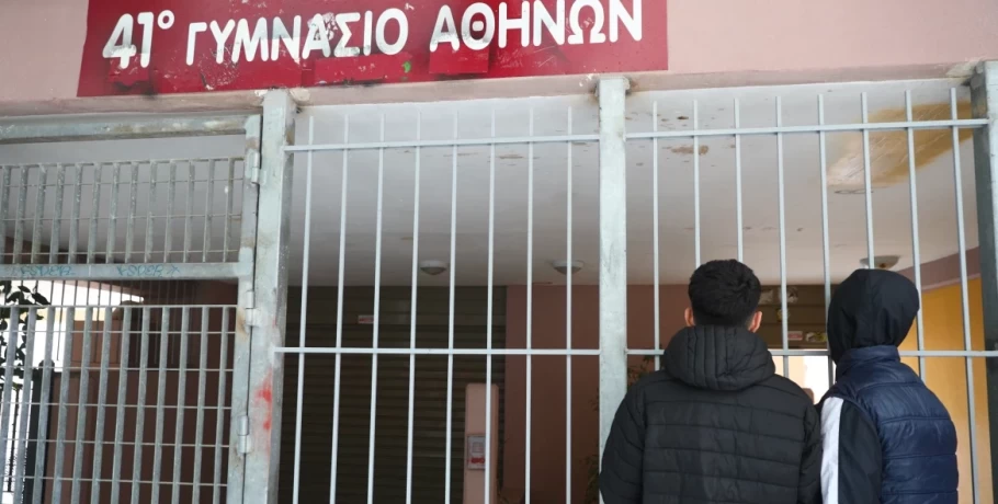 Πώς «τρύπωσε» στο σχολείο στην Κυψέλη ο 19χρονος Γεωργιανός - Με μαχαίρωσαν, φώναζε ο διευθυντής