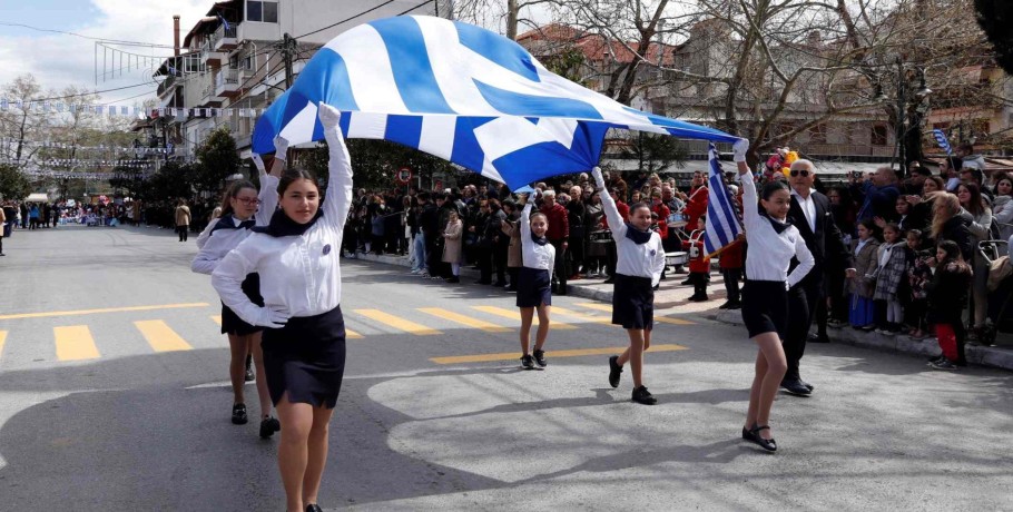 121 φωτογραφικά στιγμιότυπα για την 25η Μαρτίου στη Σκύδρα!