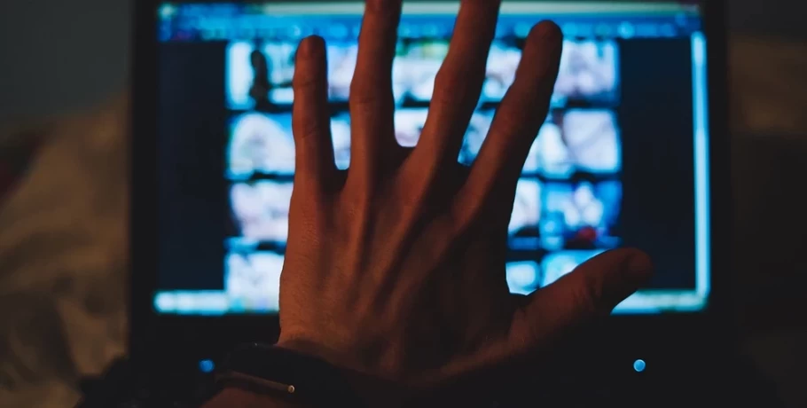 Σοκάρει η νέα υπόθεση revenge porn: 12χρονη αποπειράθηκε να αυτοκτονήσει όταν 13χρονος διακίνησε γυμνές φωτογραφίες της