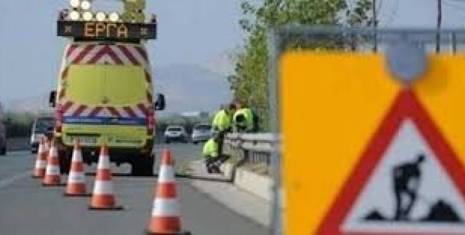 Εργασίες καθαρισμού στην Εθνική Οδό 2 Θεσσαλονίκης-Έδεσσας από την ΠΚΜ