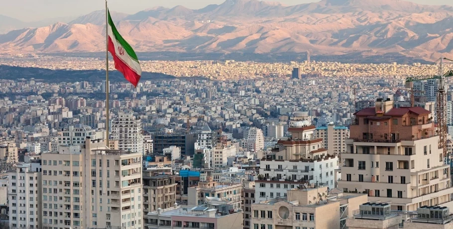 Οι ΗΠΑ ενισχύουν τις κυρώσεις στο Ιράν – Σφίγγει ο κλοιός γύρω από την Τεχεράνη