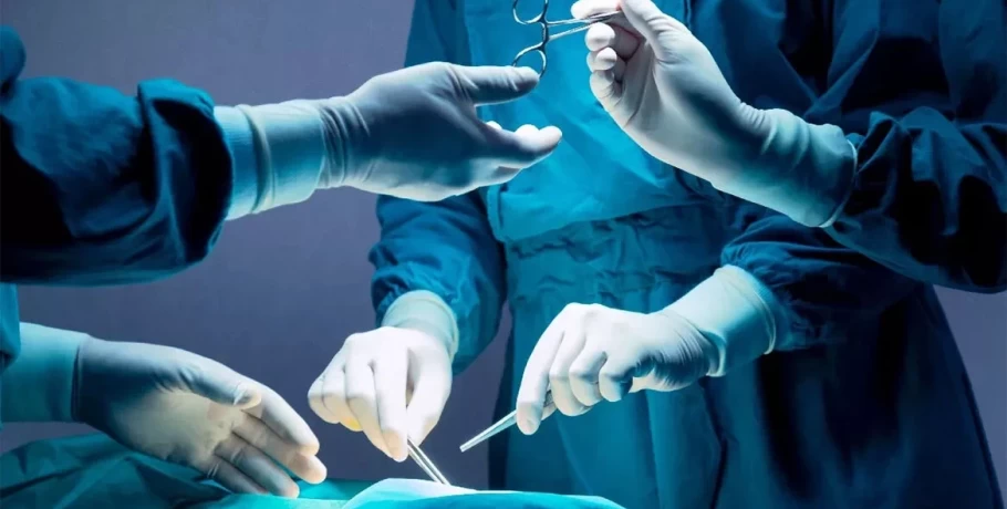 ΕΣΥ: Γιατί «πάγωσε» η ρύθμιση για τα χειρουργεία από ιδιώτες γιατρούς
