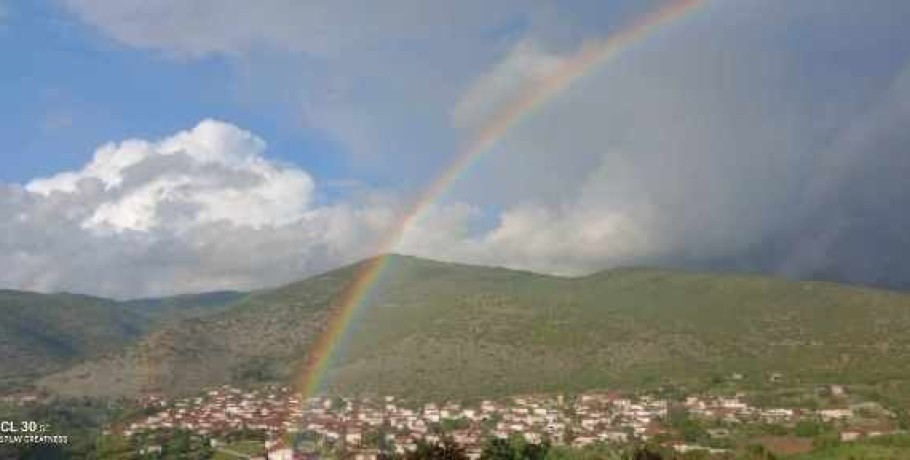 Όταν το ουράνιο τόξο αγκάλιασε το Θεοδωράκι Πέλλας! (φώτος, video)