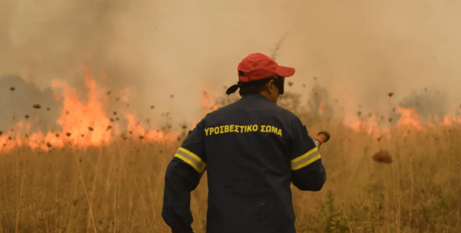 Μεγάλη πυρκαγιά στην Πάρο - Μήνυμα του 112 σε κατοίκους