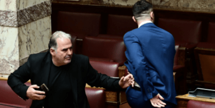 Ο πρώην βουλευτής των Σπαρτιατών Φλώρος χτύπησε με γροθιές τον Γραμμένο της Ελληνικής Λύσης