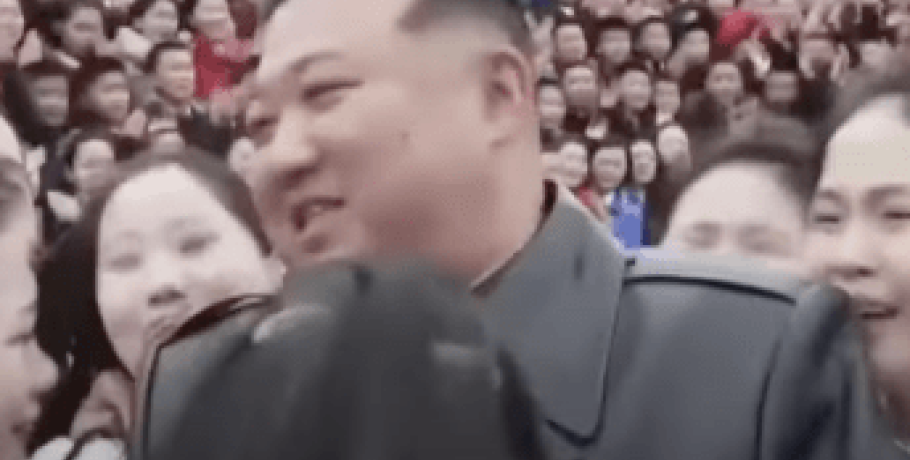 O Κιμ Γιονγκ Ουν είναι o νέος σταρ του Tik Tok – Το τραγούδι προπαγάνδας που έγινε viral (βίντεο)