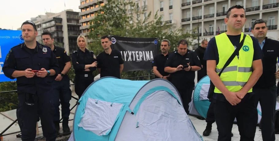 Αστυνομικοί: Διαμαρτυρία στο Σύνταγμα με σκηνές για τη μείωση της αποζημίωσης διανυκτέρευσης