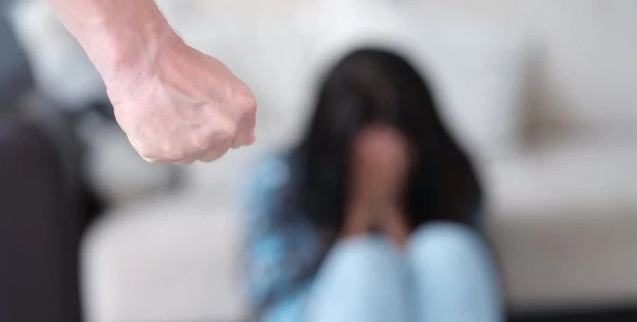 Ενδοοικογενειακή βία: Έξαρση σε περιστατικά τις ημέρες του Πάσχα - Έγιναν 752 καταγγελίες και 278 συλλήψεις