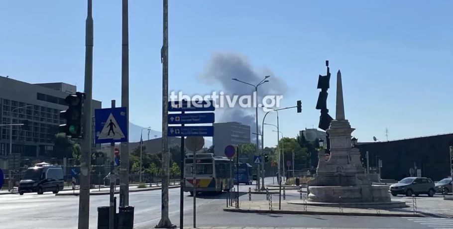 Θεσσαλονίκη: Στις φλόγες λεωφορείο του ΟΑΣΘ στον Περιφερειακό -Εχει διακοπεί η κυκλοφορία