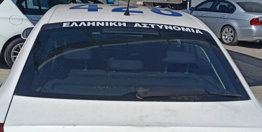 Σύλληψη για κλεμμένα οχήματα και χρήματα