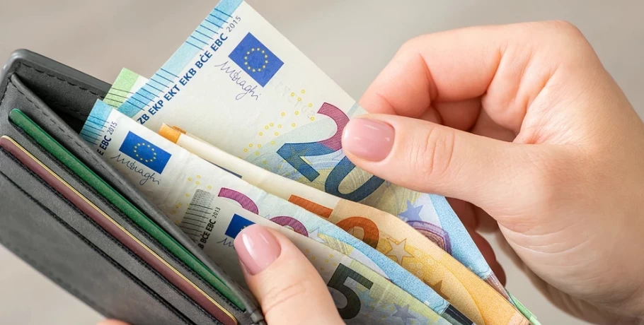 Αυτόματες επιστροφές ΦΠΑ για συνεπείς επαγγελματίες και επιχειρήσεις – Το 95% των αιτημάτων θα διεκπεραιώνεται εντός 90 ημερών