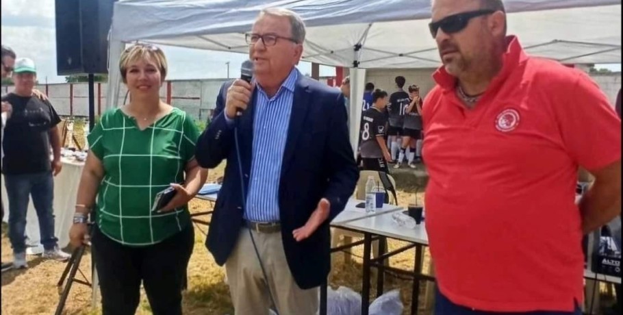 Στο πρώτο τουρνουά ποδοσφαίρου νέων στους Γαλατάδες παραβρέθηκε ο Γιώργος Καρασμάνης