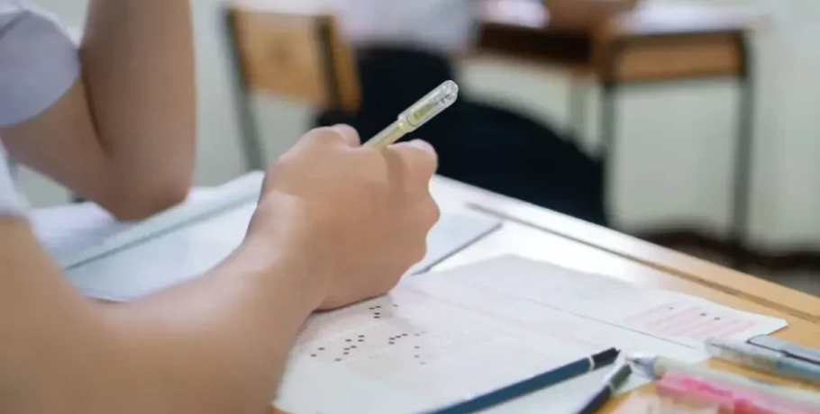 PISA: Σήμερα οι εξετάσεις - Συμμετέχουν 12.000 μαθητές από 660 σχολεία σε όλη την Ελλάδα