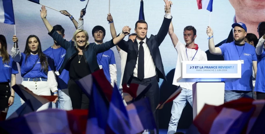 Η Λεπέν απέσυρε σιωπηρά τις προτάσεις για αποχώρηση από ΝΑΤΟ και στενές σχέσεις με Ρωσία, ενόψει εκλογών