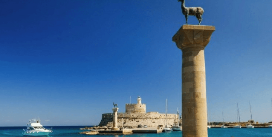Ρόδος: Πλοίο με 109 επιβάτες προσέκρουσε στο λιμάνι